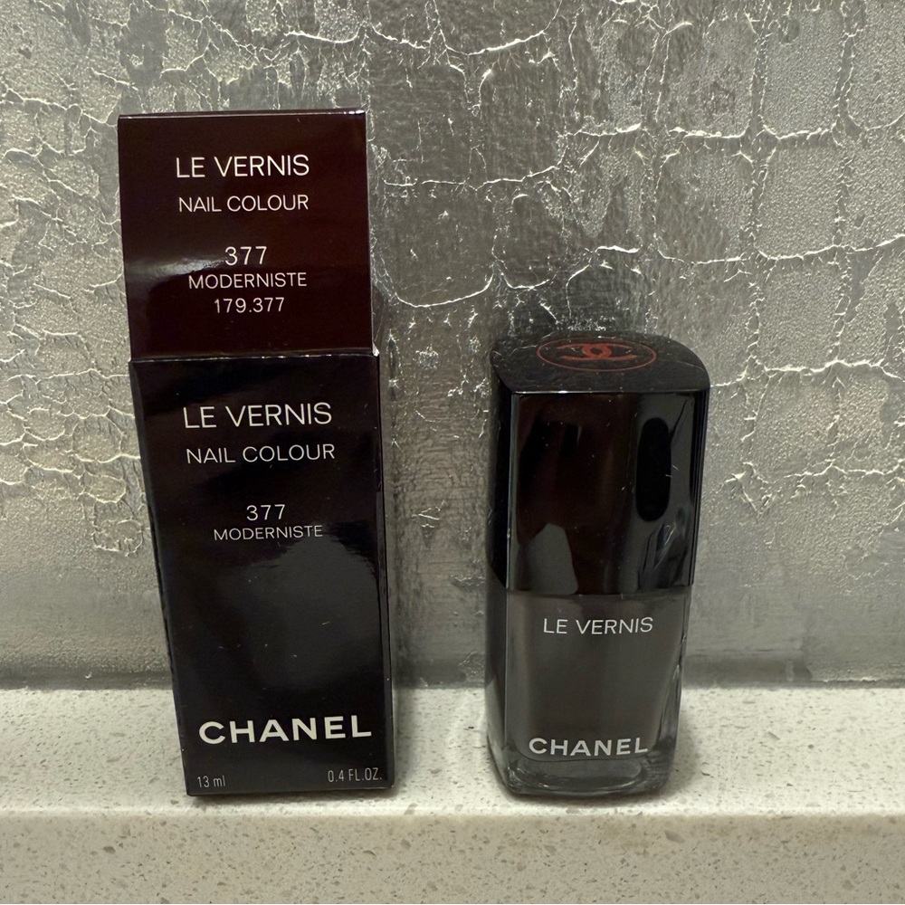 BNW LIMITED EDITION CHANEL LE VERNIS NAIL POLISH, MODERNISTE, 377, SOLD OUT!!!
